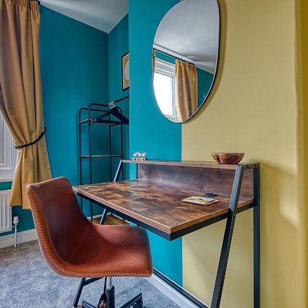 2 Bedrooms Modern, Stunning & Stylish Contractor House, Prime Portsmouth Location With Free Parking Permit, Summer Special Offer!! - By Blue Puffin Stays Eksteriør bilde