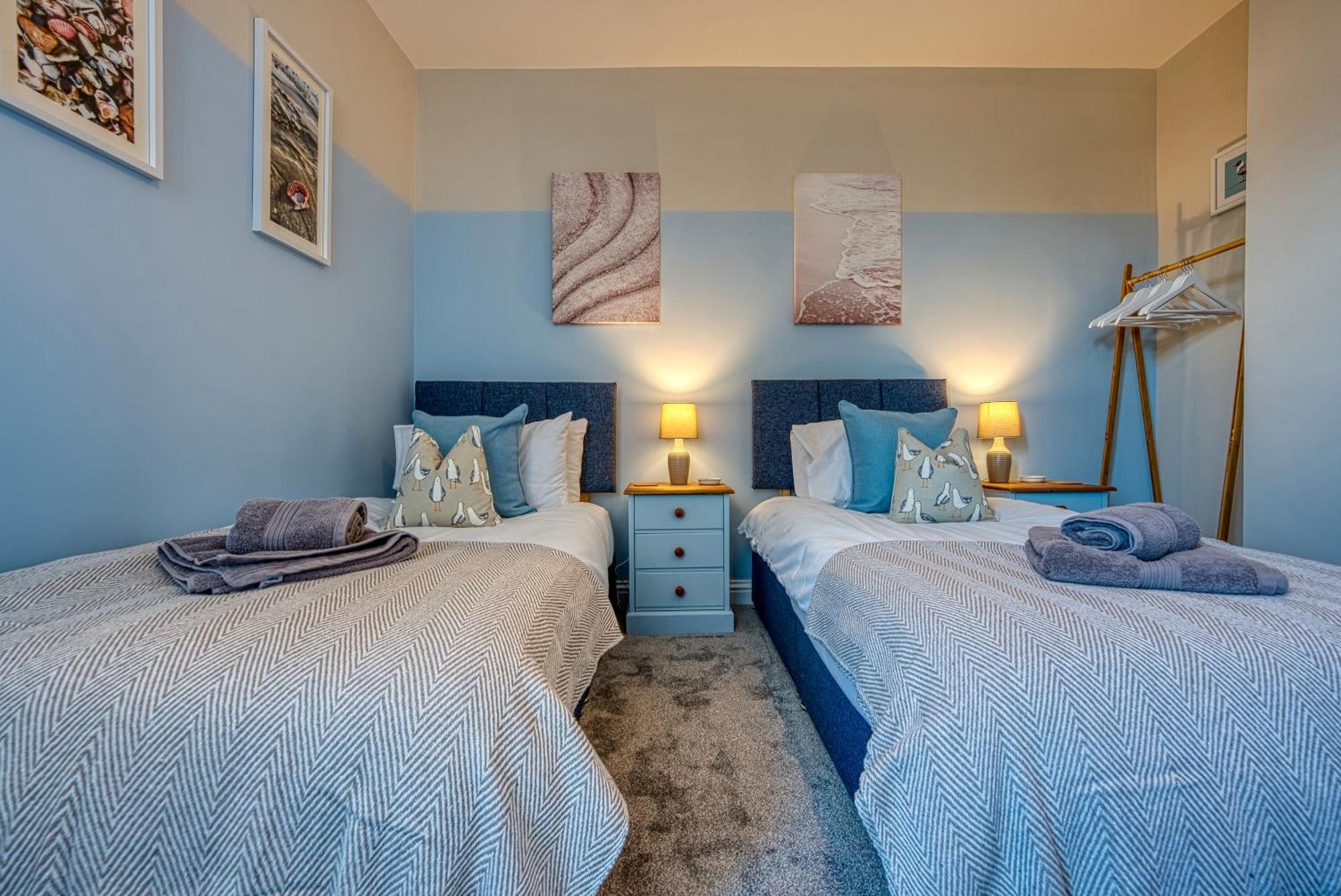 2 Bedrooms Modern, Stunning & Stylish Contractor House, Prime Portsmouth Location With Free Parking Permit, Summer Special Offer!! - By Blue Puffin Stays Eksteriør bilde