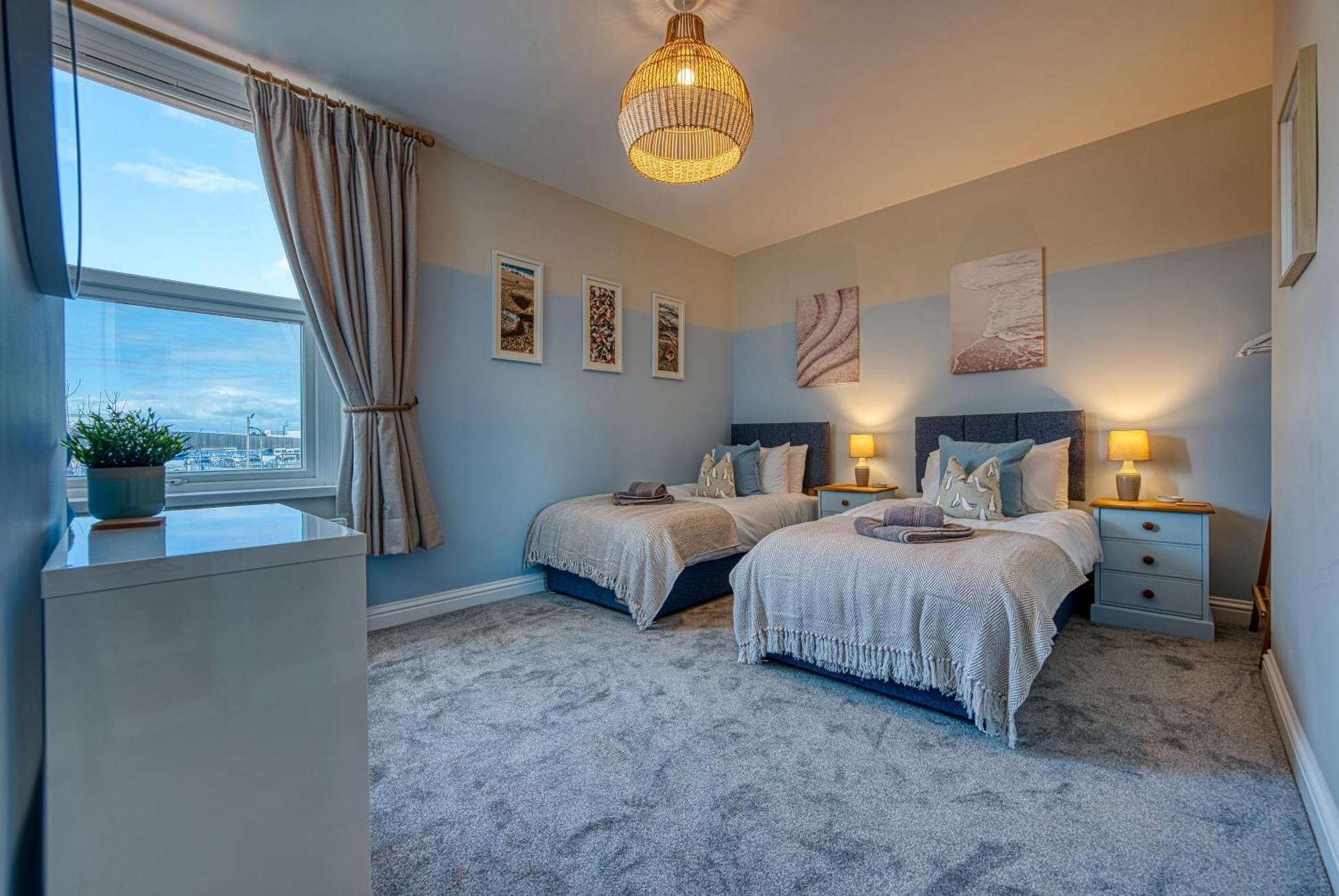 2 Bedrooms Modern, Stunning & Stylish Contractor House, Prime Portsmouth Location With Free Parking Permit, Summer Special Offer!! - By Blue Puffin Stays Eksteriør bilde