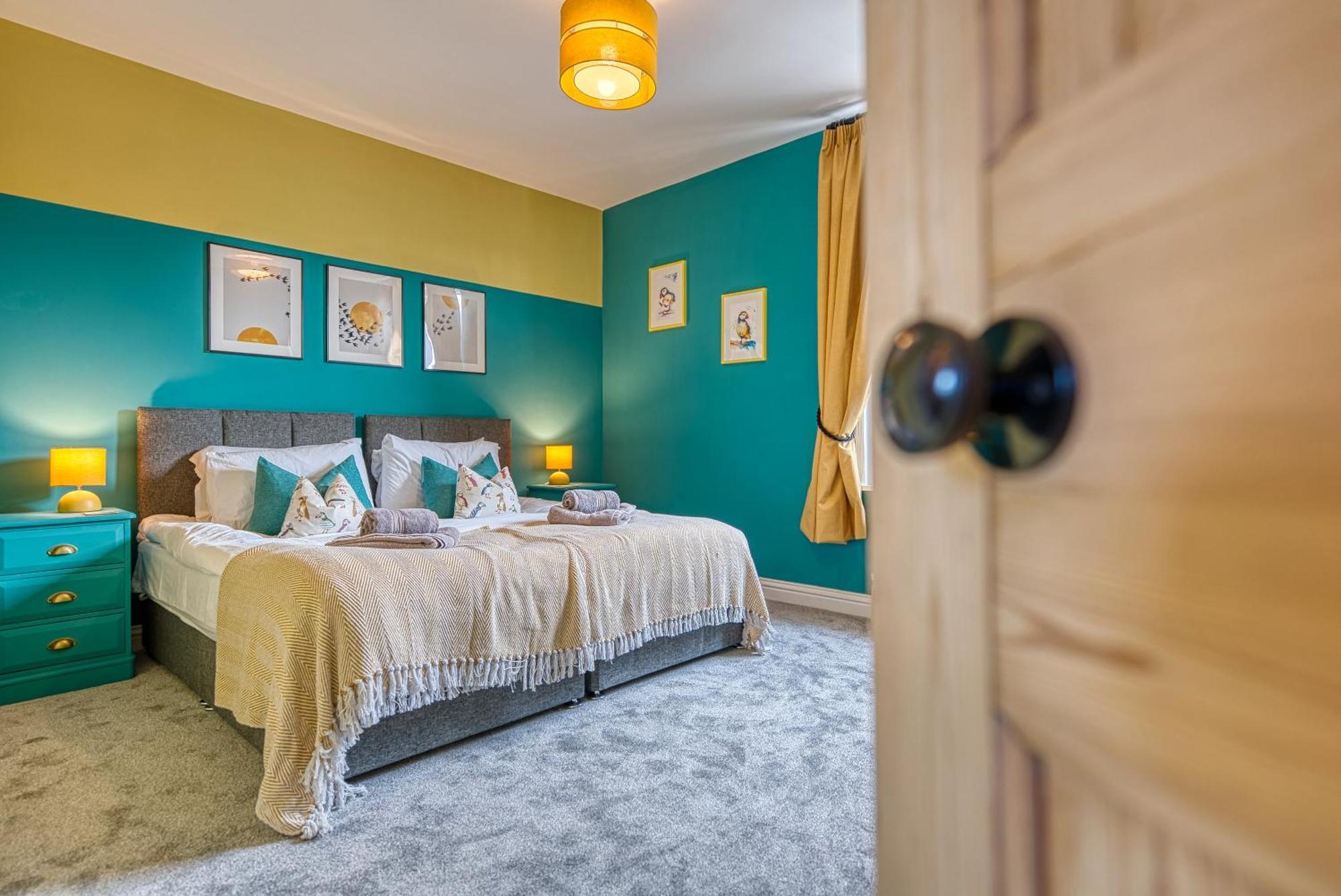 2 Bedrooms Modern, Stunning & Stylish Contractor House, Prime Portsmouth Location With Free Parking Permit, Summer Special Offer!! - By Blue Puffin Stays Eksteriør bilde