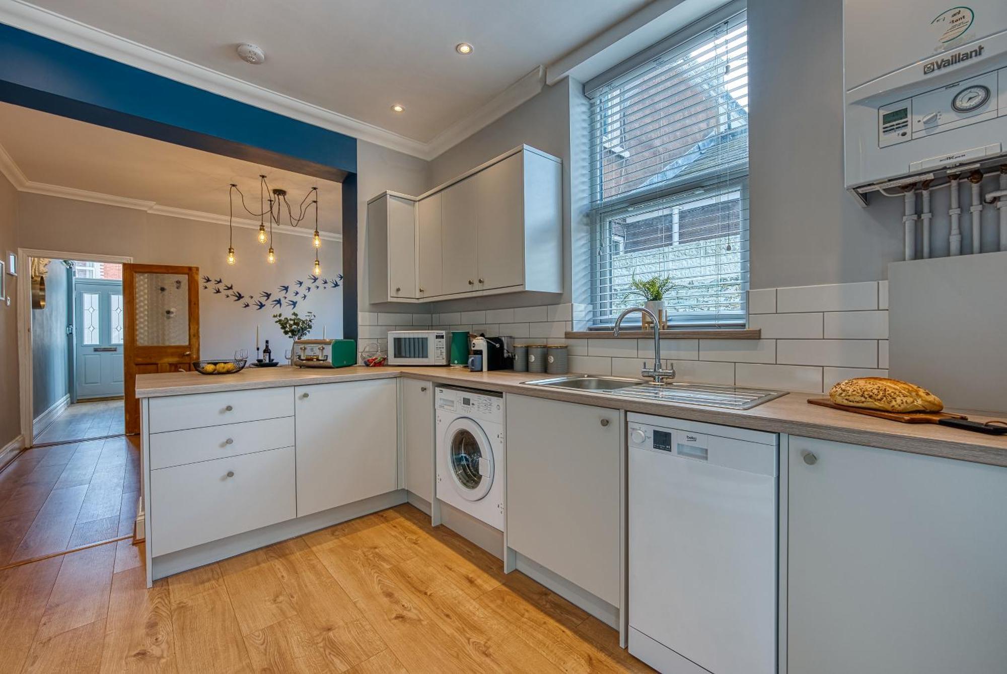 2 Bedrooms Modern, Stunning & Stylish Contractor House, Prime Portsmouth Location With Free Parking Permit, Summer Special Offer!! - By Blue Puffin Stays Eksteriør bilde