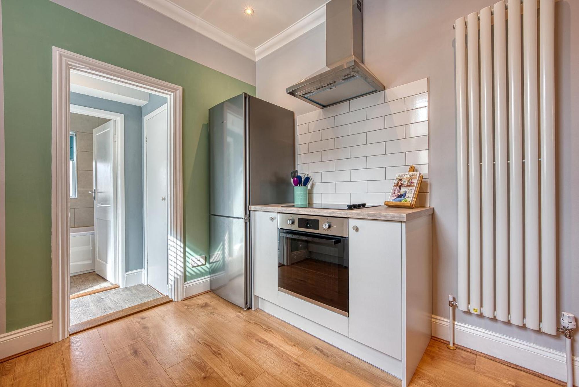 2 Bedrooms Modern, Stunning & Stylish Contractor House, Prime Portsmouth Location With Free Parking Permit, Summer Special Offer!! - By Blue Puffin Stays Eksteriør bilde