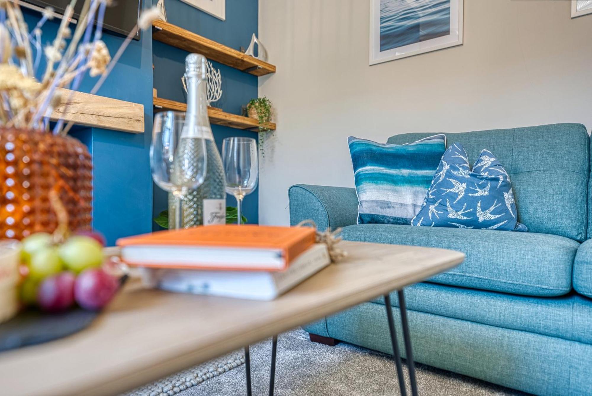 2 Bedrooms Modern, Stunning & Stylish Contractor House, Prime Portsmouth Location With Free Parking Permit, Summer Special Offer!! - By Blue Puffin Stays Eksteriør bilde