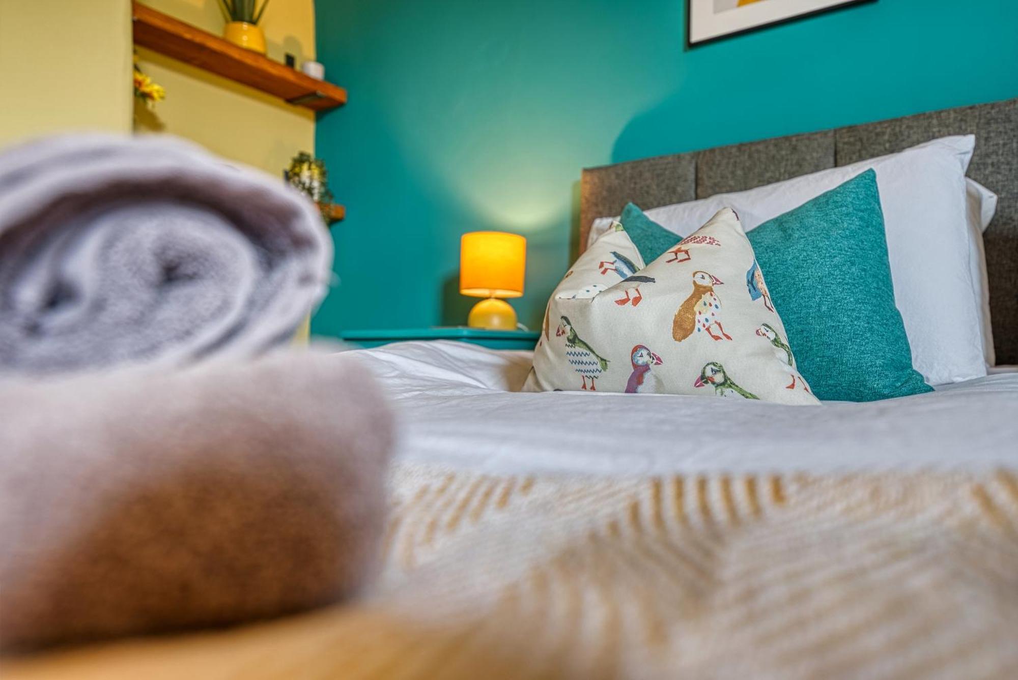 2 Bedrooms Modern, Stunning & Stylish Contractor House, Prime Portsmouth Location With Free Parking Permit, Summer Special Offer!! - By Blue Puffin Stays Eksteriør bilde