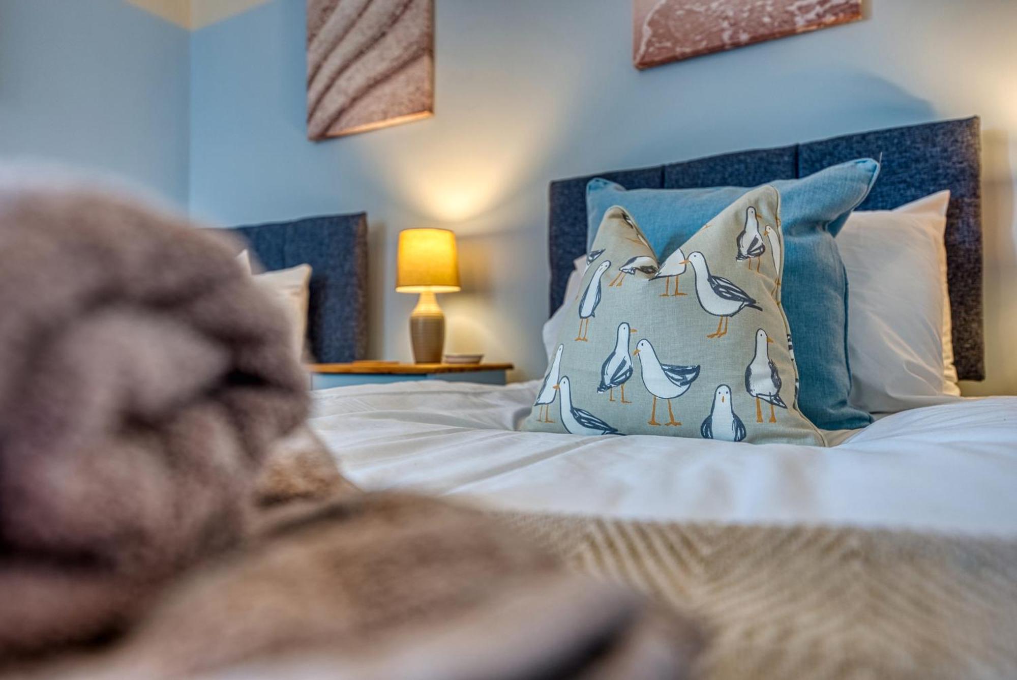 2 Bedrooms Modern, Stunning & Stylish Contractor House, Prime Portsmouth Location With Free Parking Permit, Summer Special Offer!! - By Blue Puffin Stays Eksteriør bilde