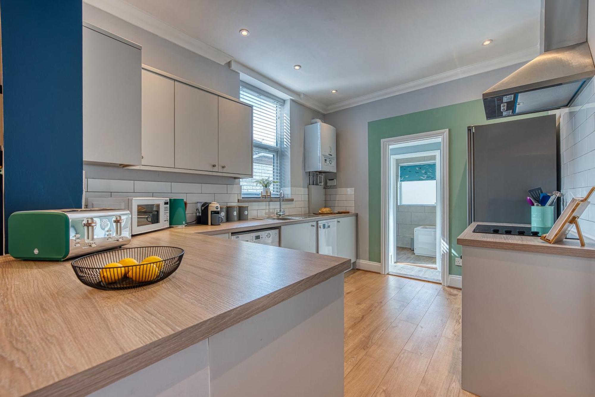 2 Bedrooms Modern, Stunning & Stylish Contractor House, Prime Portsmouth Location With Free Parking Permit, Summer Special Offer!! - By Blue Puffin Stays Eksteriør bilde